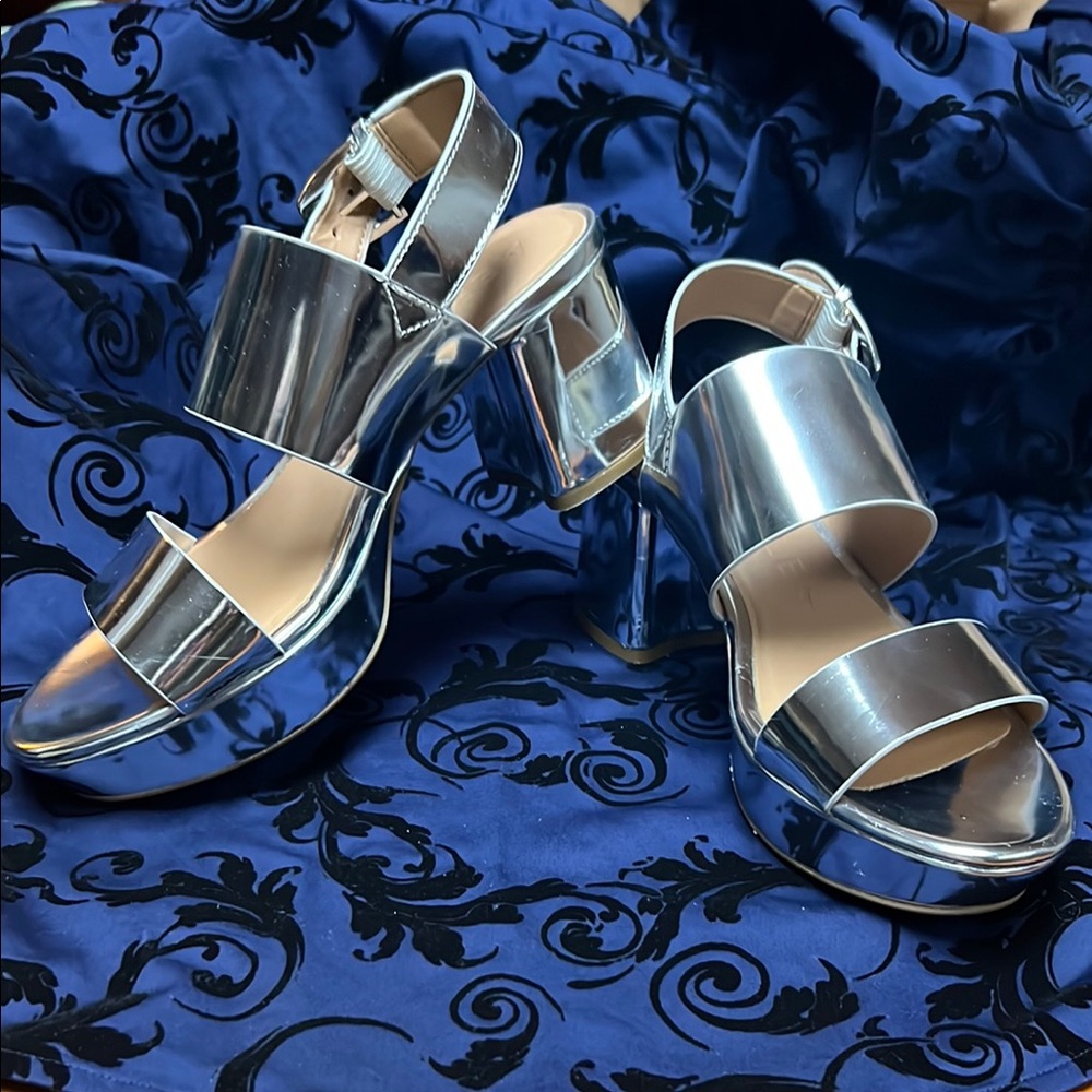 AEROSOLES Metallic Silver Heels